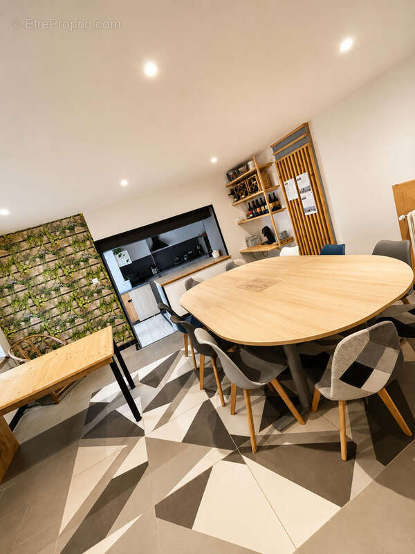 Maison 152 m² à Saint-Julien-Molin-Molette  - photo 2