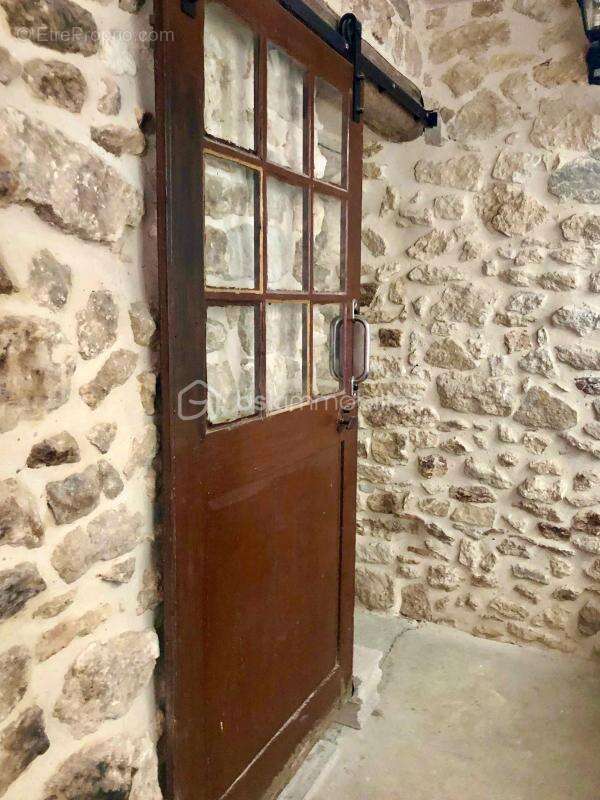 Maison de caractère de 185 m² – Terrasse de 22 m², pierres apparentes, loft et prestations de confort - photo 11