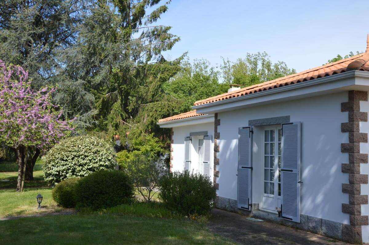 Maison à SAINT-GEORGES-DE-POINTINDOUX