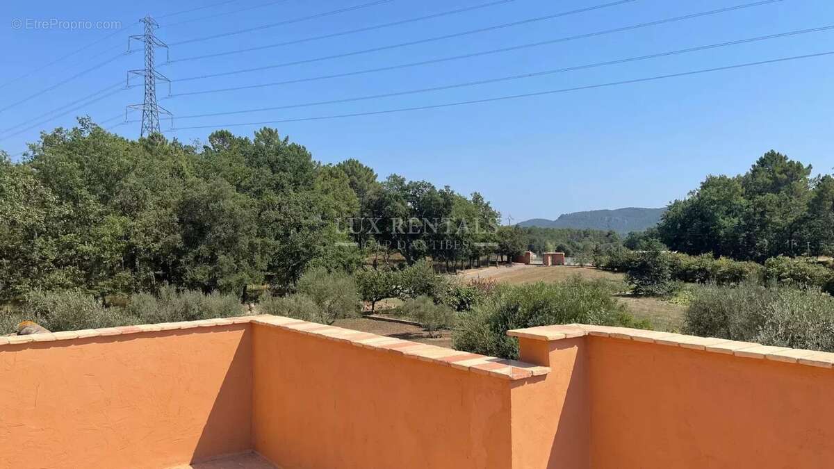 Maison à BAGNOLS-EN-FORET