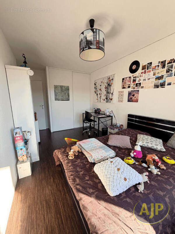 Maison à SAINT-JEAN-D'ILLAC