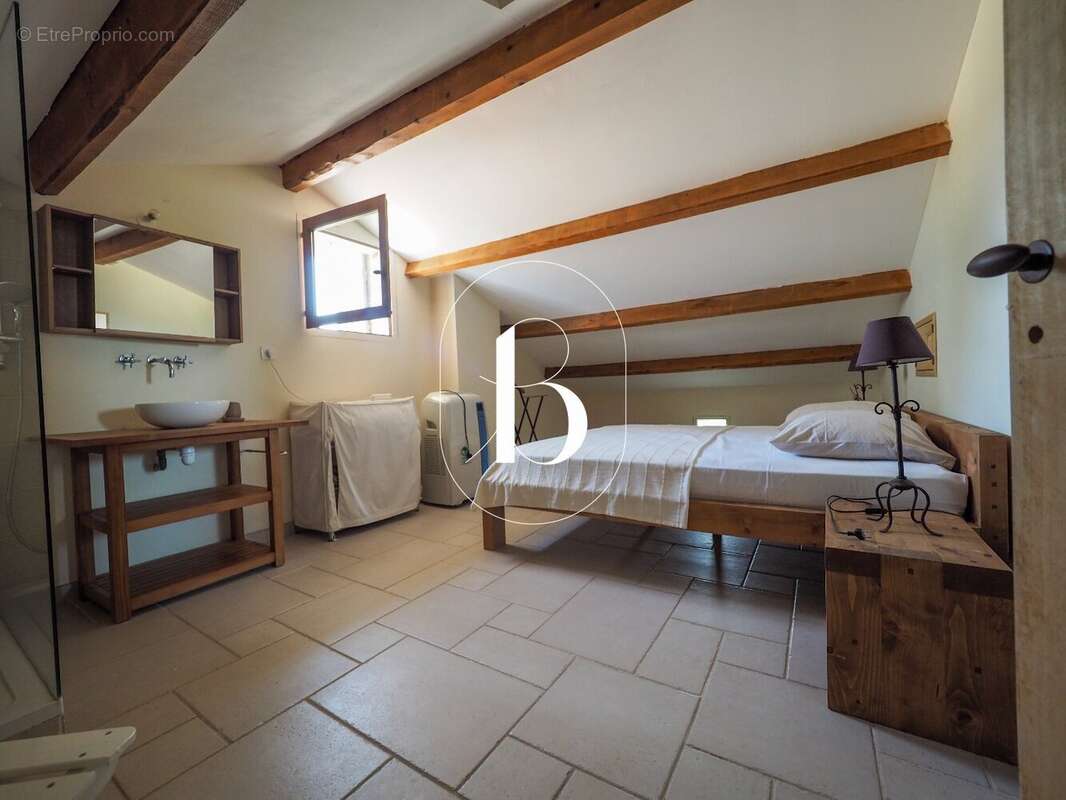 Maison à LAUDUN-L'ARDOISE