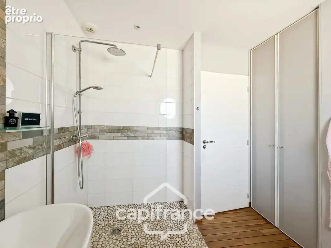 Maison contemporaine de plain-pied de 160 m² – 4 chambres – Véranda de 27 m² avec spa – Double garage – Carport – Noyal-Pontivy - photo 24