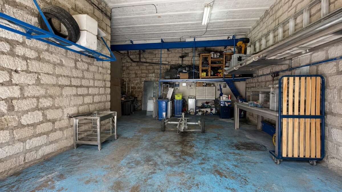 Maison Aigues-Mortes avec appartement et vaste local/garage - photo 12