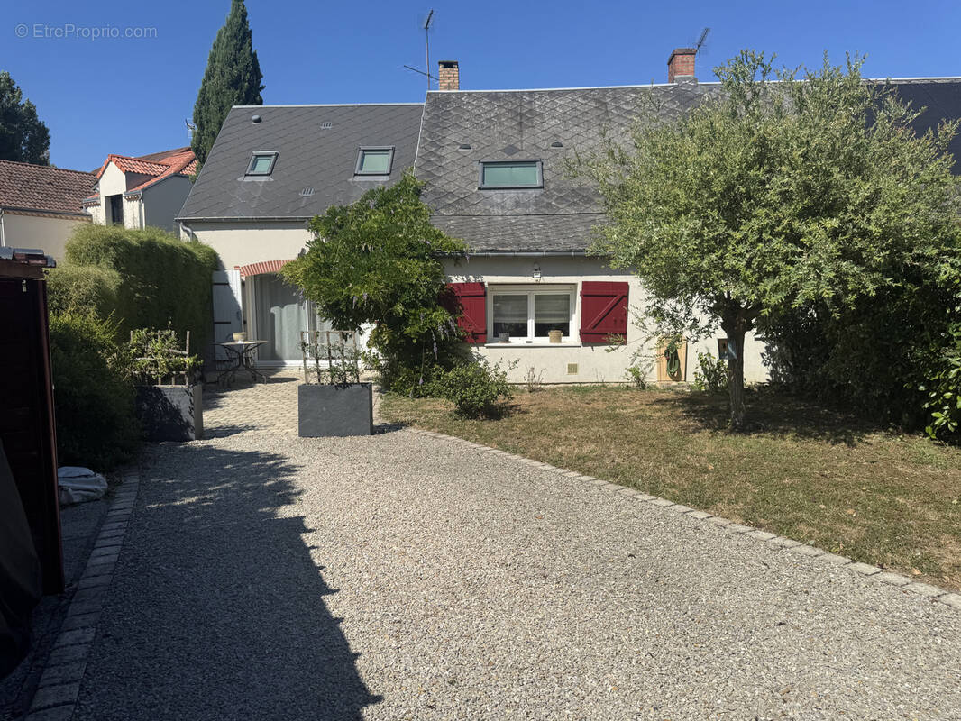 Maison ancienne sur Semoy - photo 1