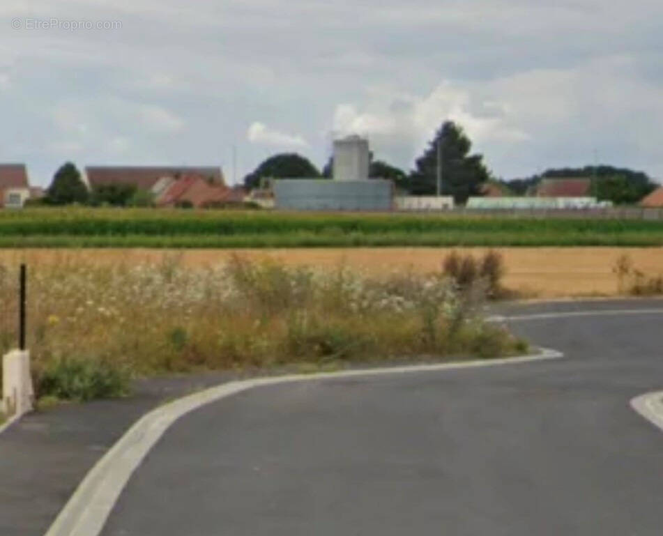 Terrain à MONCHECOURT