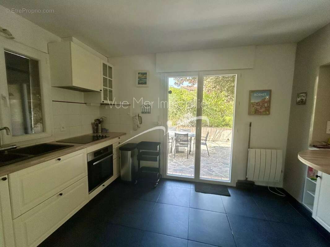 Villa T6. Parc de 2 089 m² avec piscine - photo 11