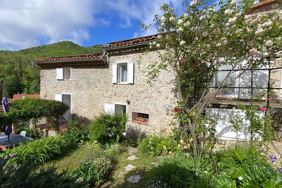 Maison à SAINT-LAURENT-DE-CERDANS