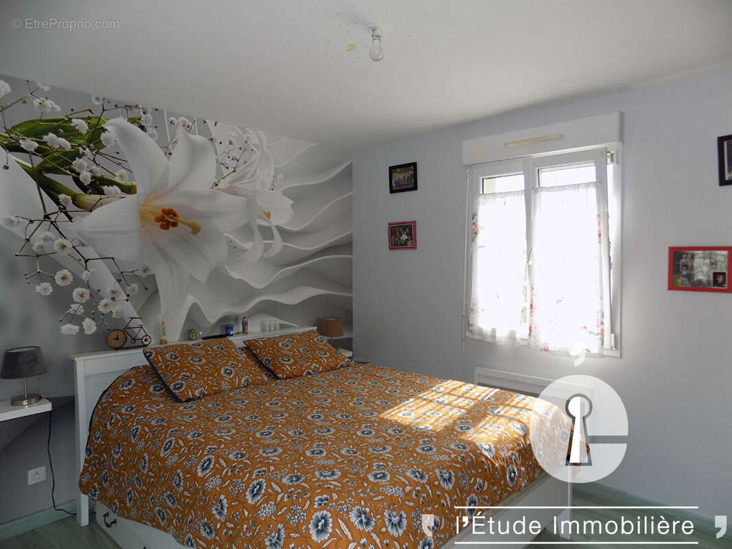 Maison à LA BAZOUGE-DE-CHEMERE