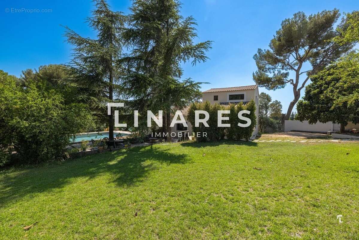 L'ALLAUDIENNE - Maison T5 de 151m2 - Terrain de 3300m2 - Piscine - Garage - ALLAUCH - photo 32