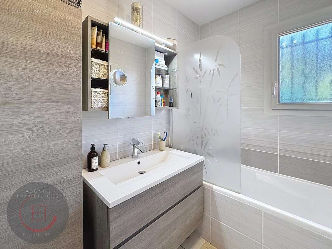 Maison à LES ADRETS-DE-L'ESTEREL