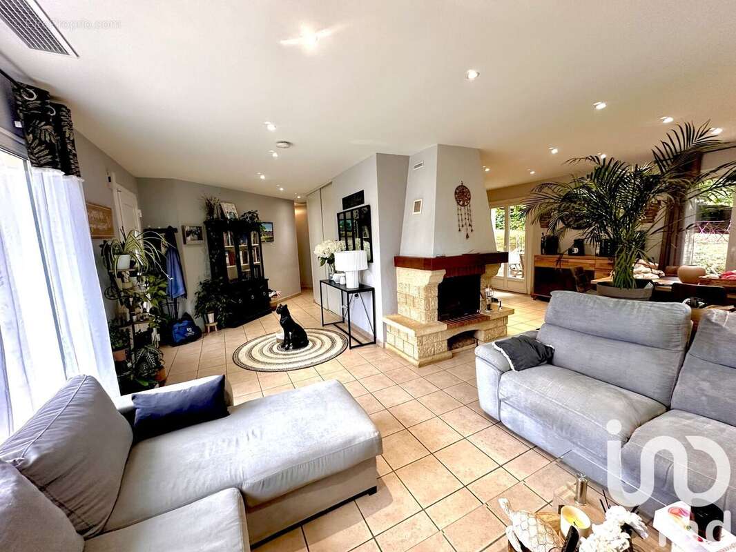 Maison 111 m² à Jaillans  - photo 8