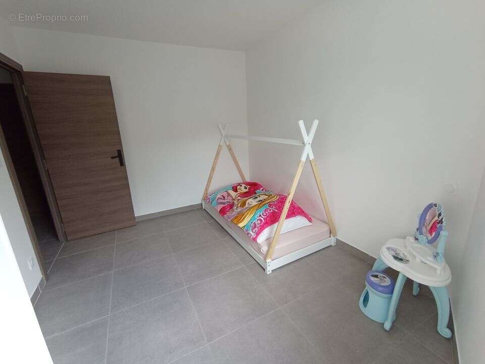 Maison à CREUZIER-LE-VIEUX