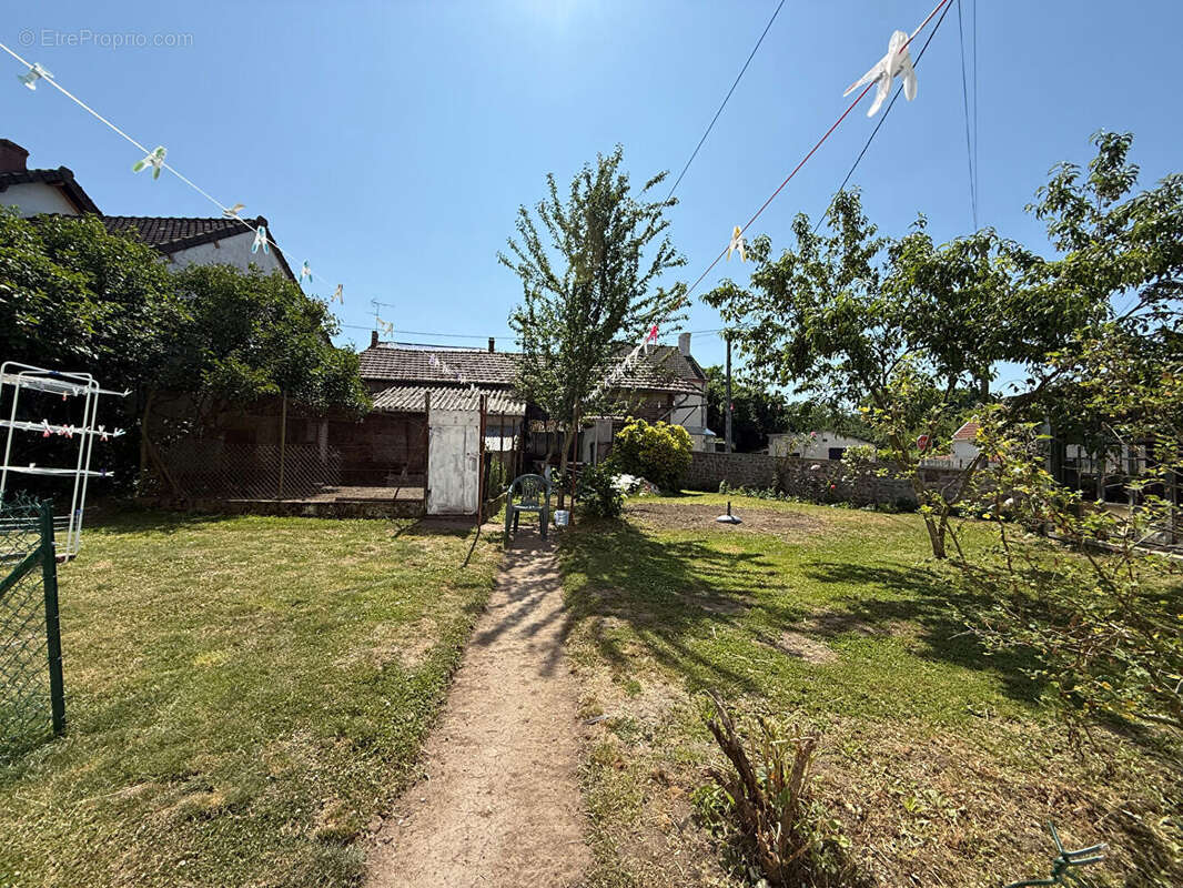 Maison à LAVAVEIX-LES-MINES