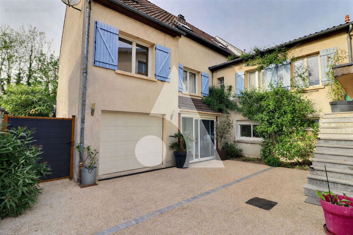 Maison familiale de charme de 149 m² avec 5 chambres et jardin ? Proche des quais de Pontoise - photo 4