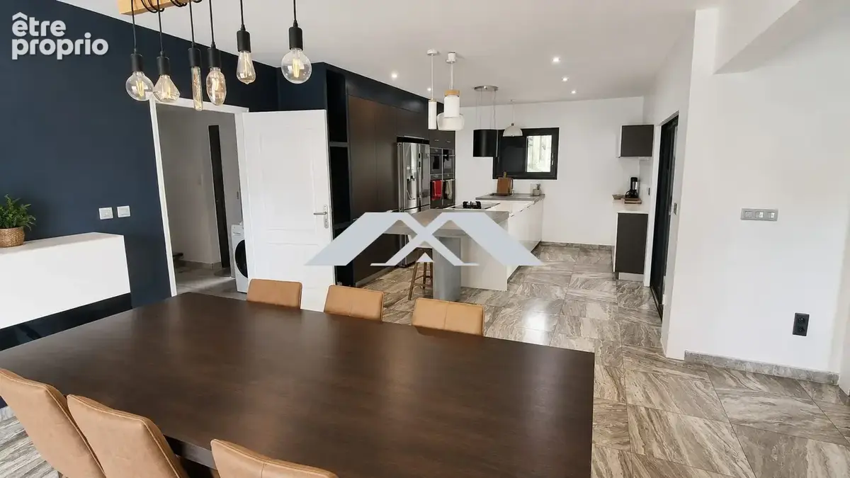 Maison 4 pièces 150 m² à vendre à Saint-Benoit (97470) - photo 5