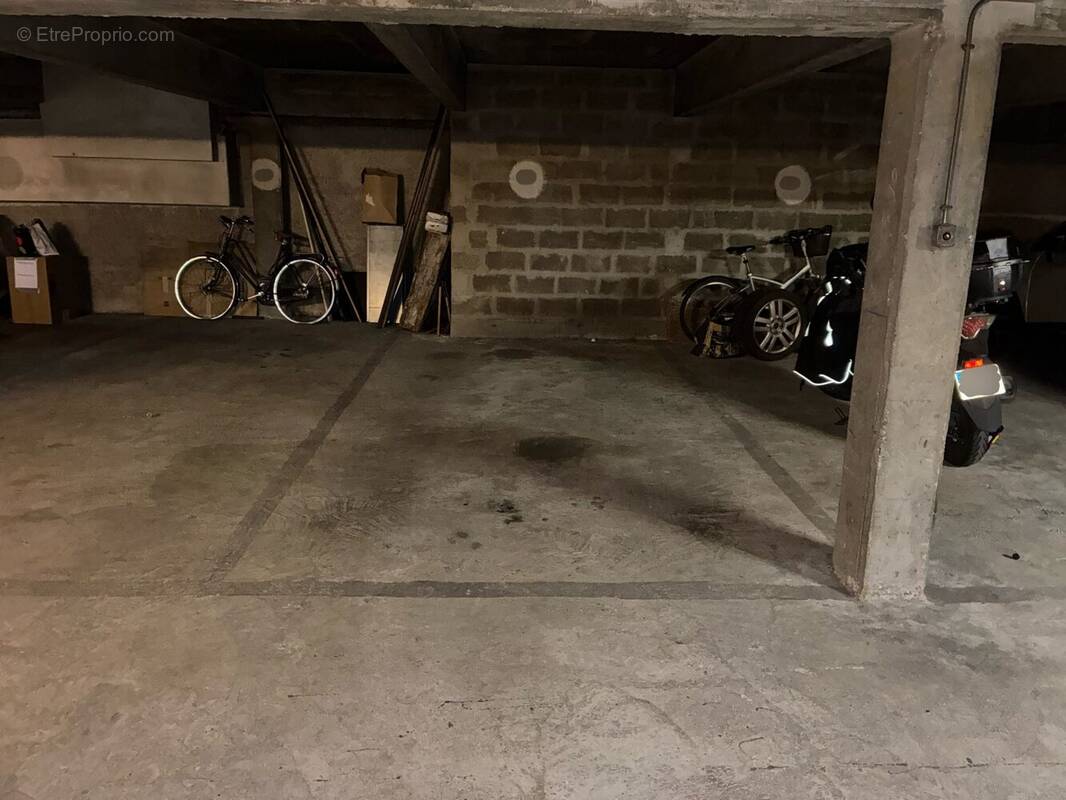 Parking à PARIS-15E
