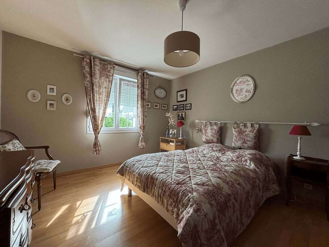 Maison 194 m² à Neuville-Lez-Beaulieu  - photo 132