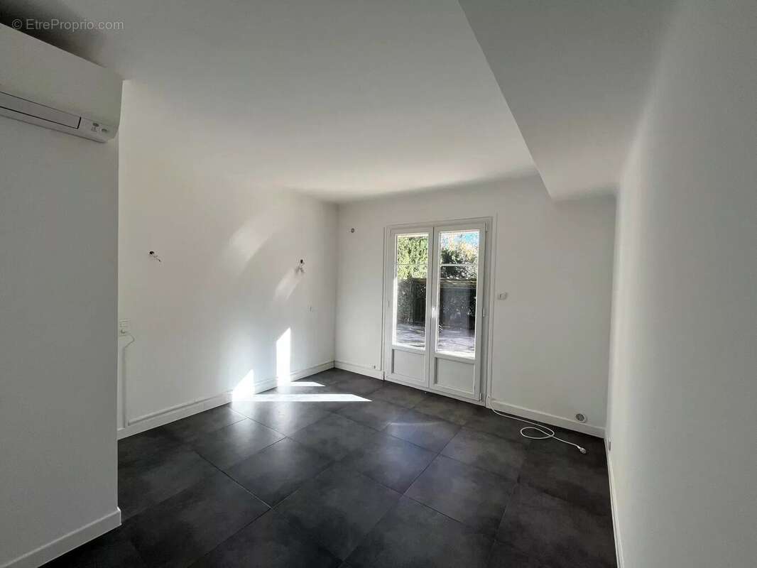 Appartement à EZE