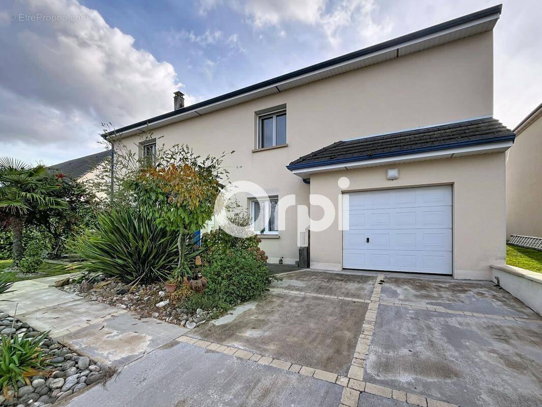 Maison à SAINT-PANTALEON-DE-LARCHE