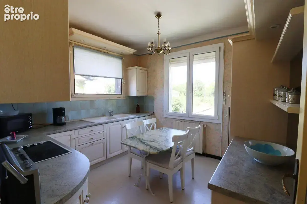 Maison Villeneuve Les Avignon 8 pièce(s) 100 m2 - photo 6