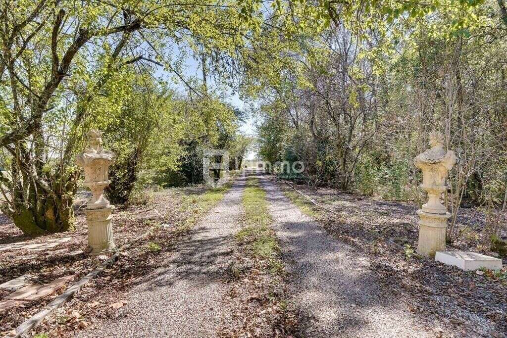 Maison en pierre de 340m² + dépendance 605 00€ FAI - photo 17