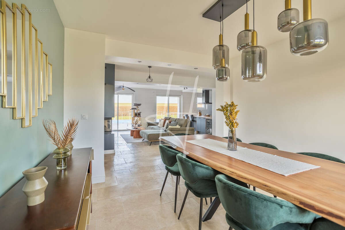 Maison à CHARLY-ORADOUR