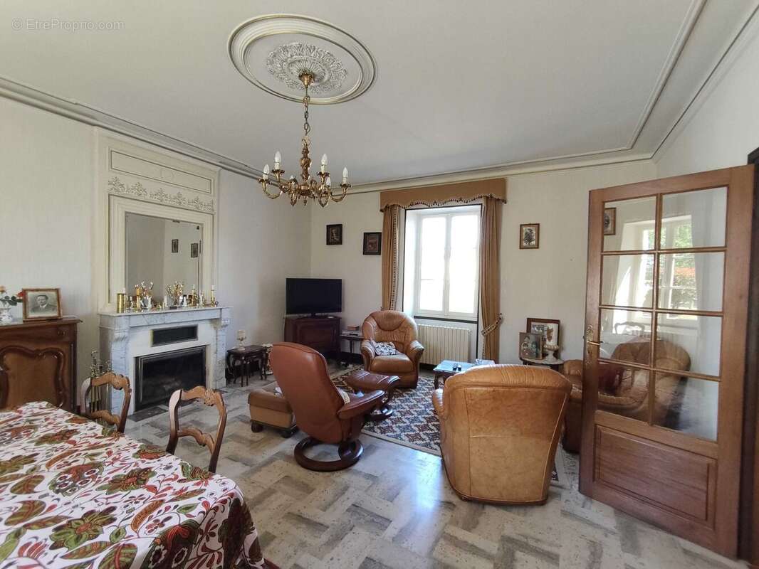 Maison à CHASSENEUIL-SUR-BONNIEURE
