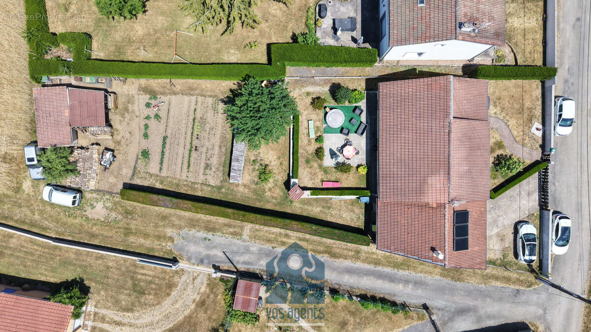 Maison plain-pied avec terrasse, garage et annexes - photo 10