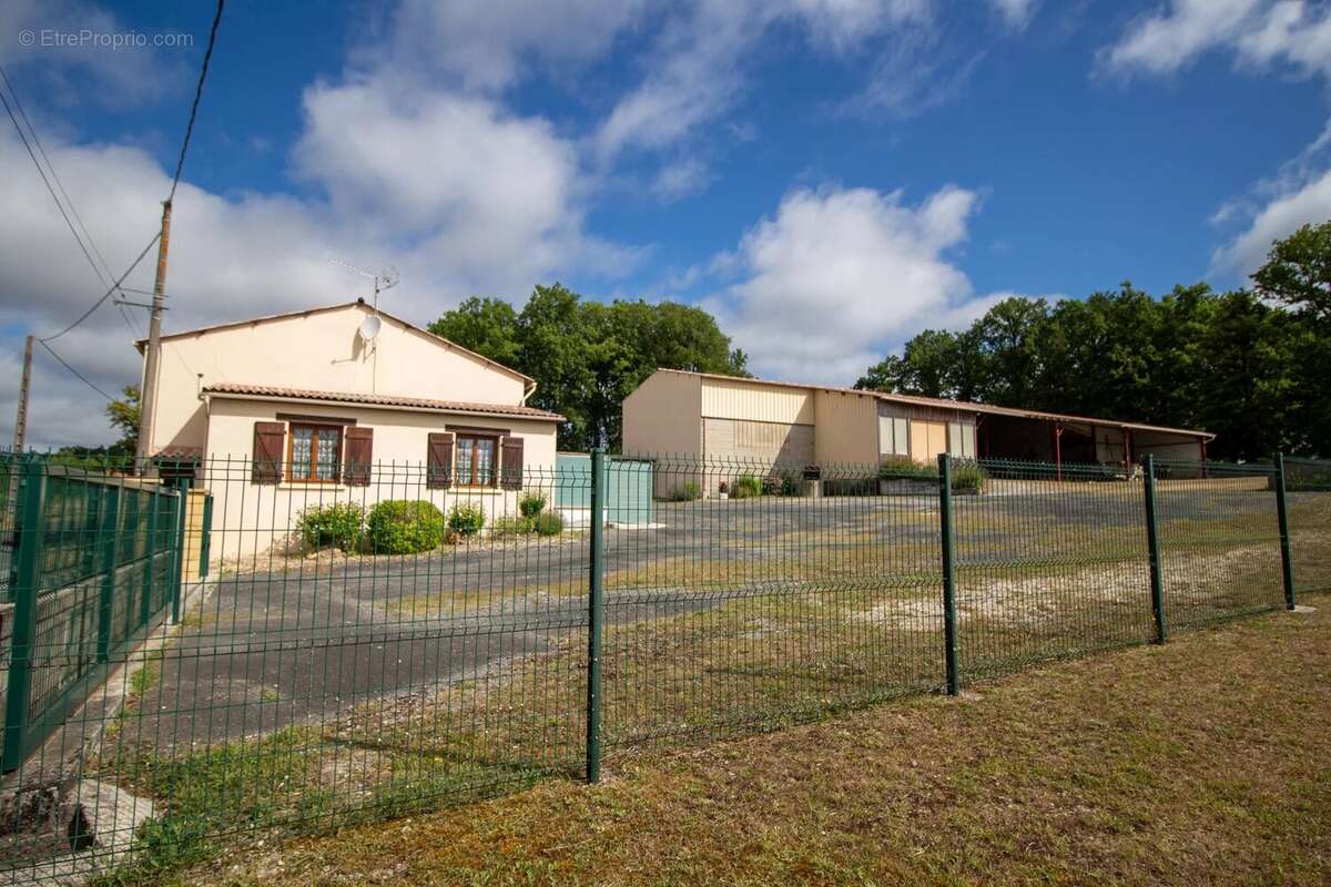 Maison à GARDES-LE-PONTAROUX