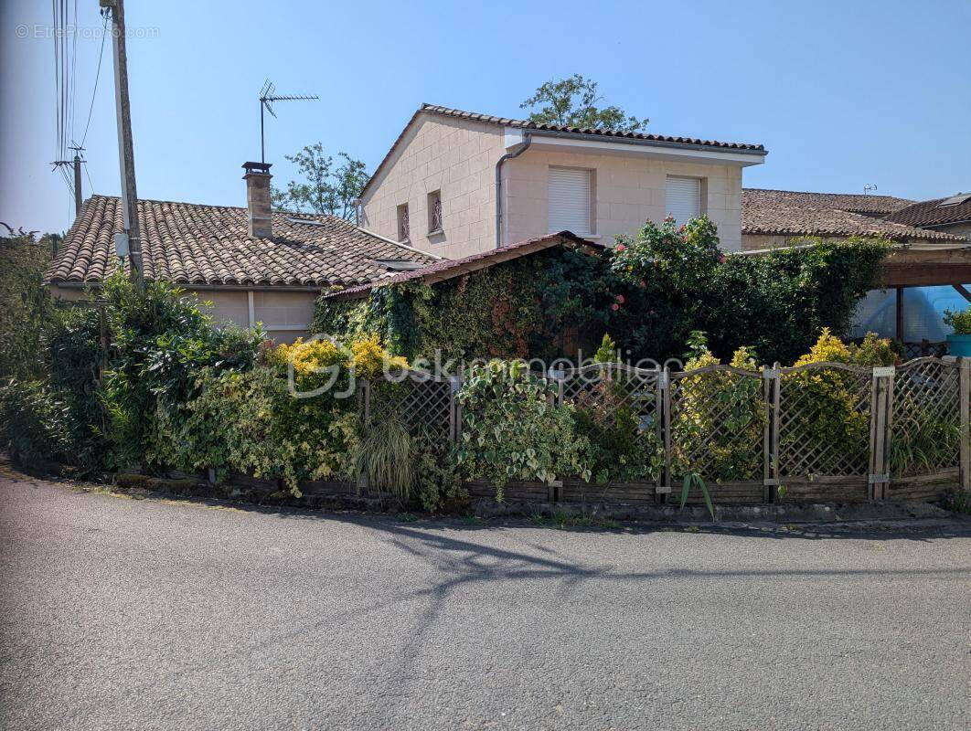 Maison à SABLONS