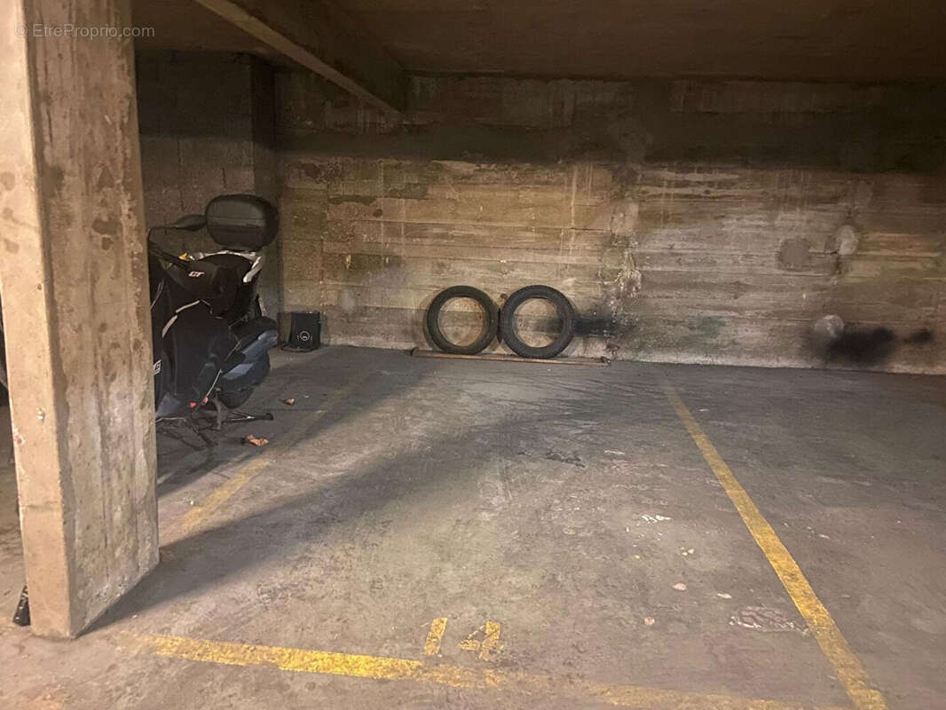 Parking à PARIS-15E