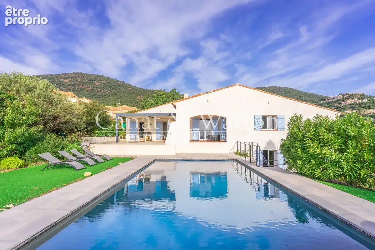 Domaine recherché à cavalaire: villa rénovée avec piscine & mer panoramique - photo 3