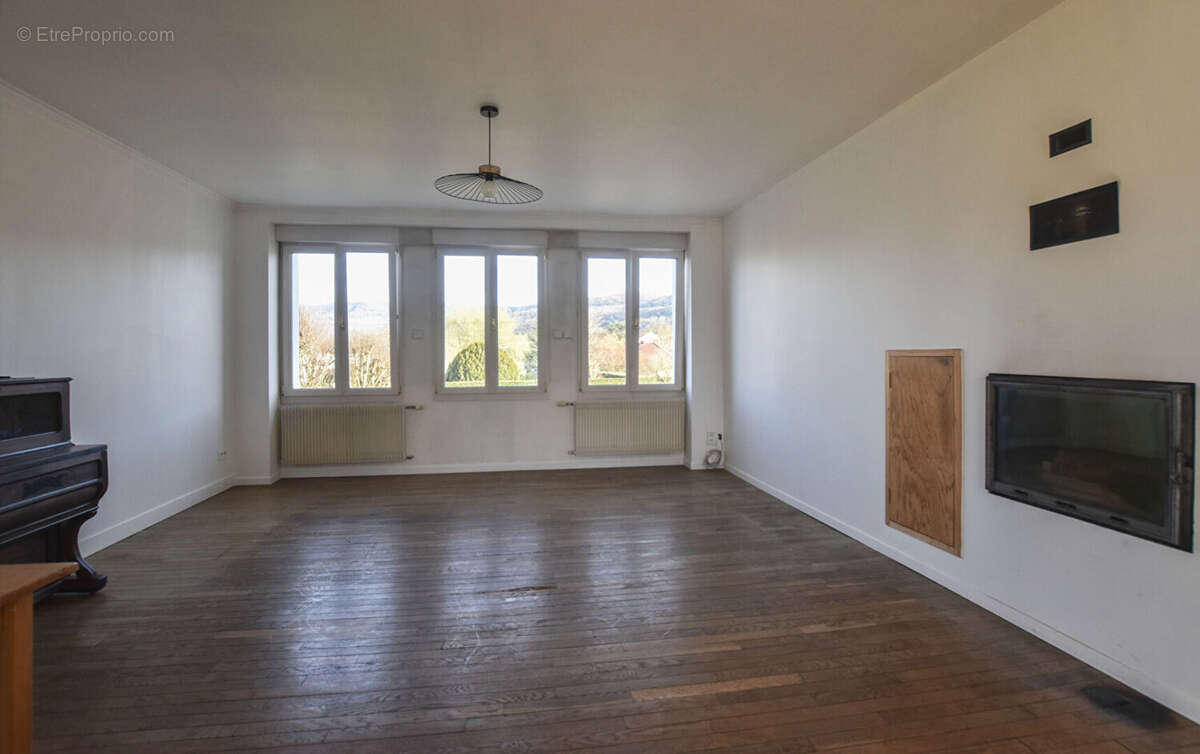 Devecey : Grande maison 248 m² sur 2016 m² de terrain avec dépendances - photo 7