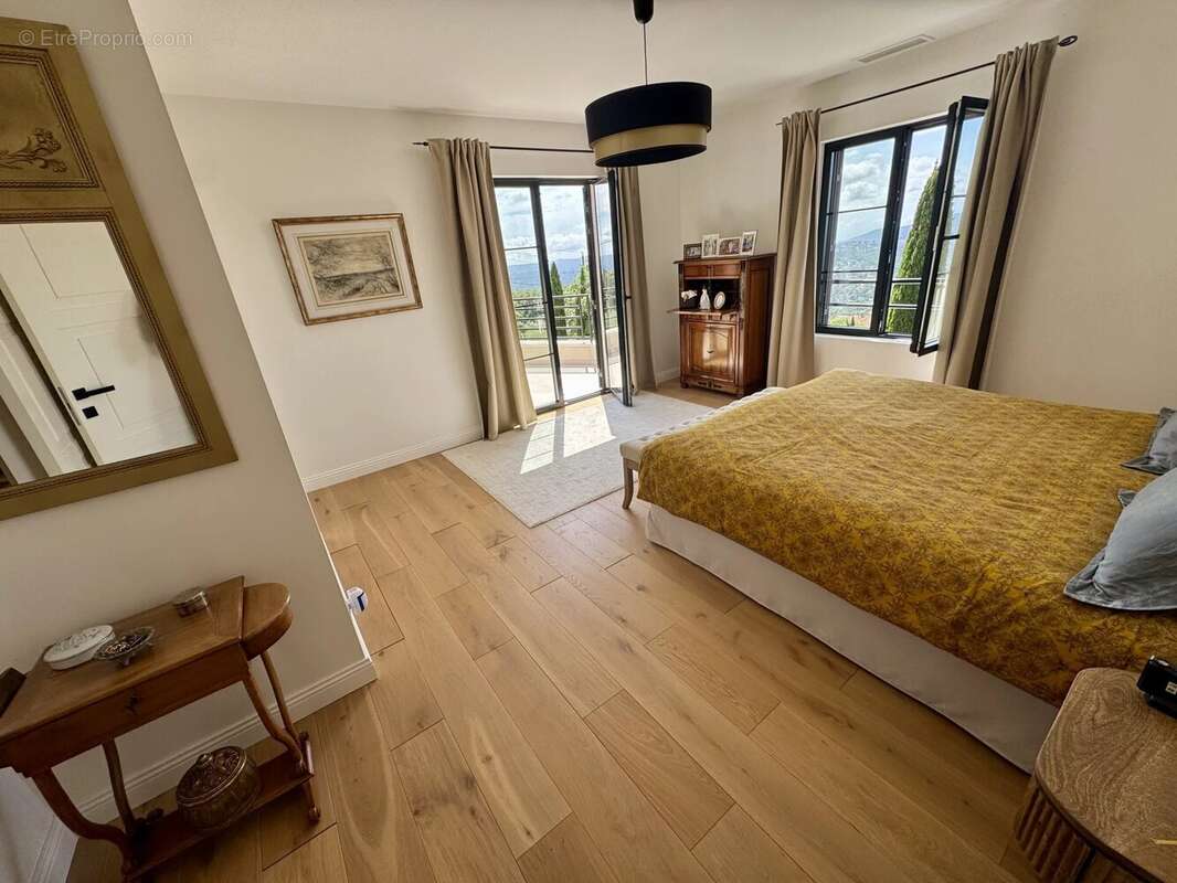 Appartement à SPERACEDES