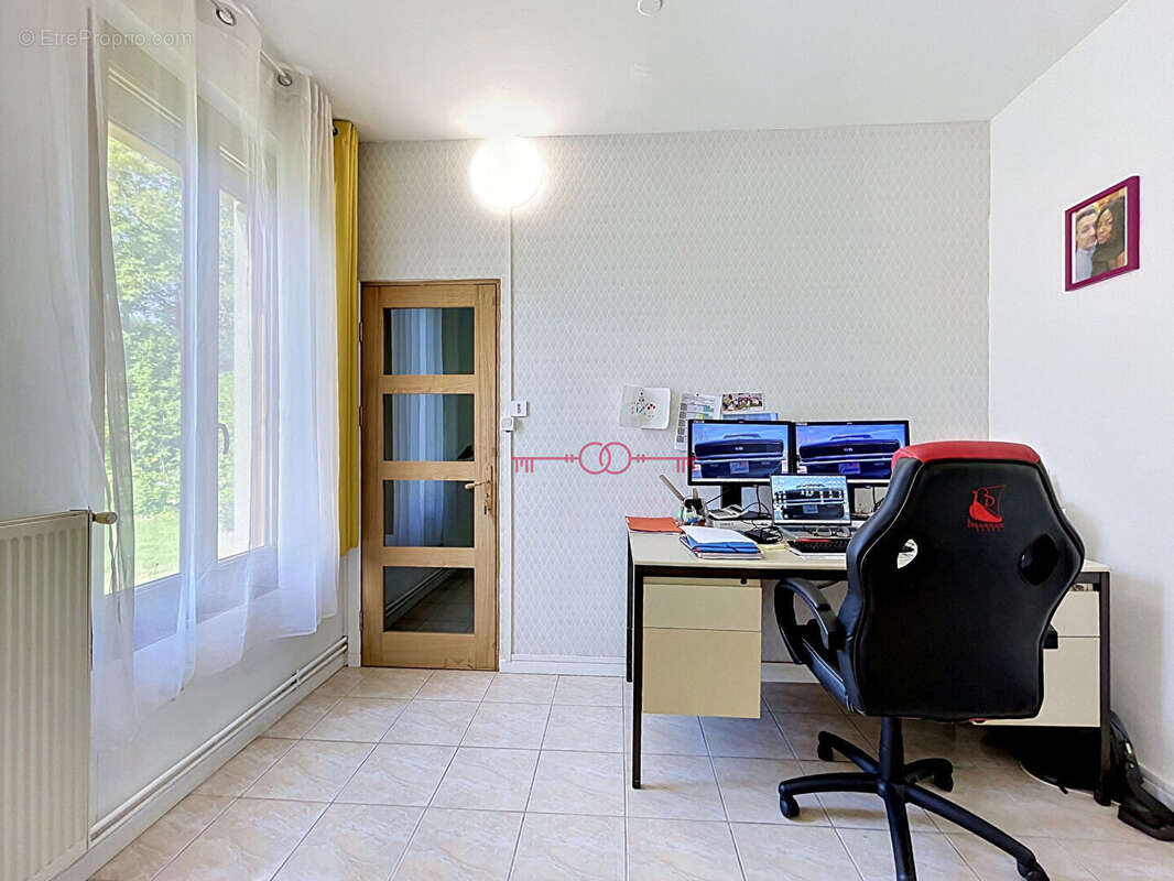 Maison individuelle de plain-pied d'environ 124m2 - 6 pièces à Ville-sur-Tourbe - photo 11