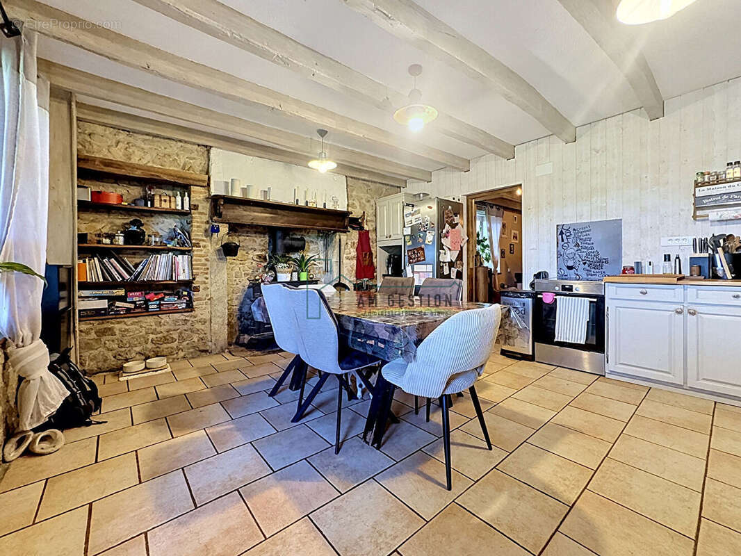 Maison à BUJALEUF