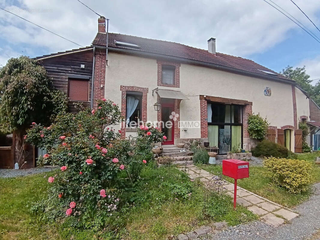 Maison à BONNAT