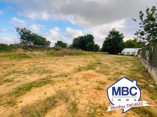 Maison à MONTREVAULT