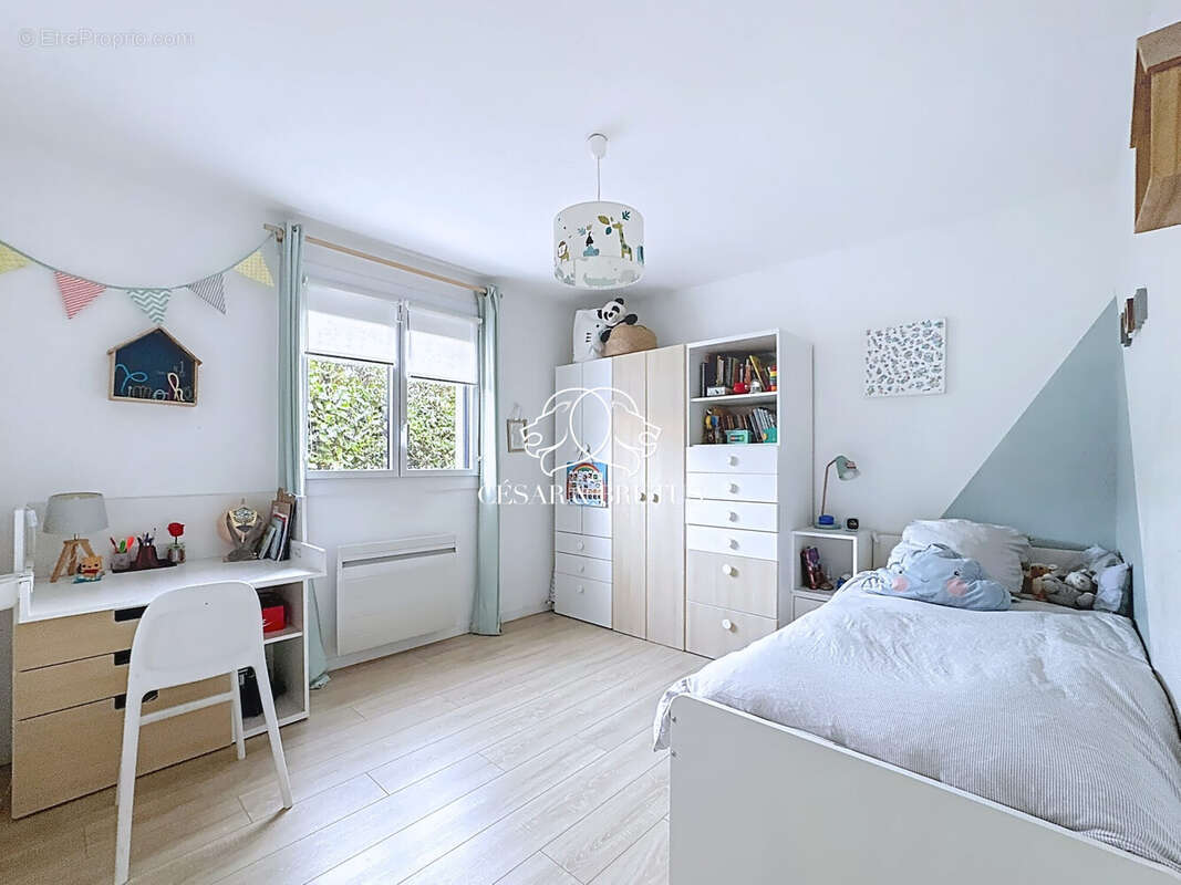 Chambre enfant - Maison à CHASSIEU