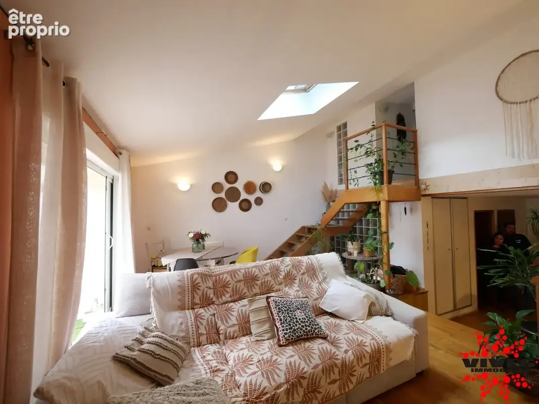 Cachet et beaux volumes pour cette maison F3 avec grand garage - photo 3