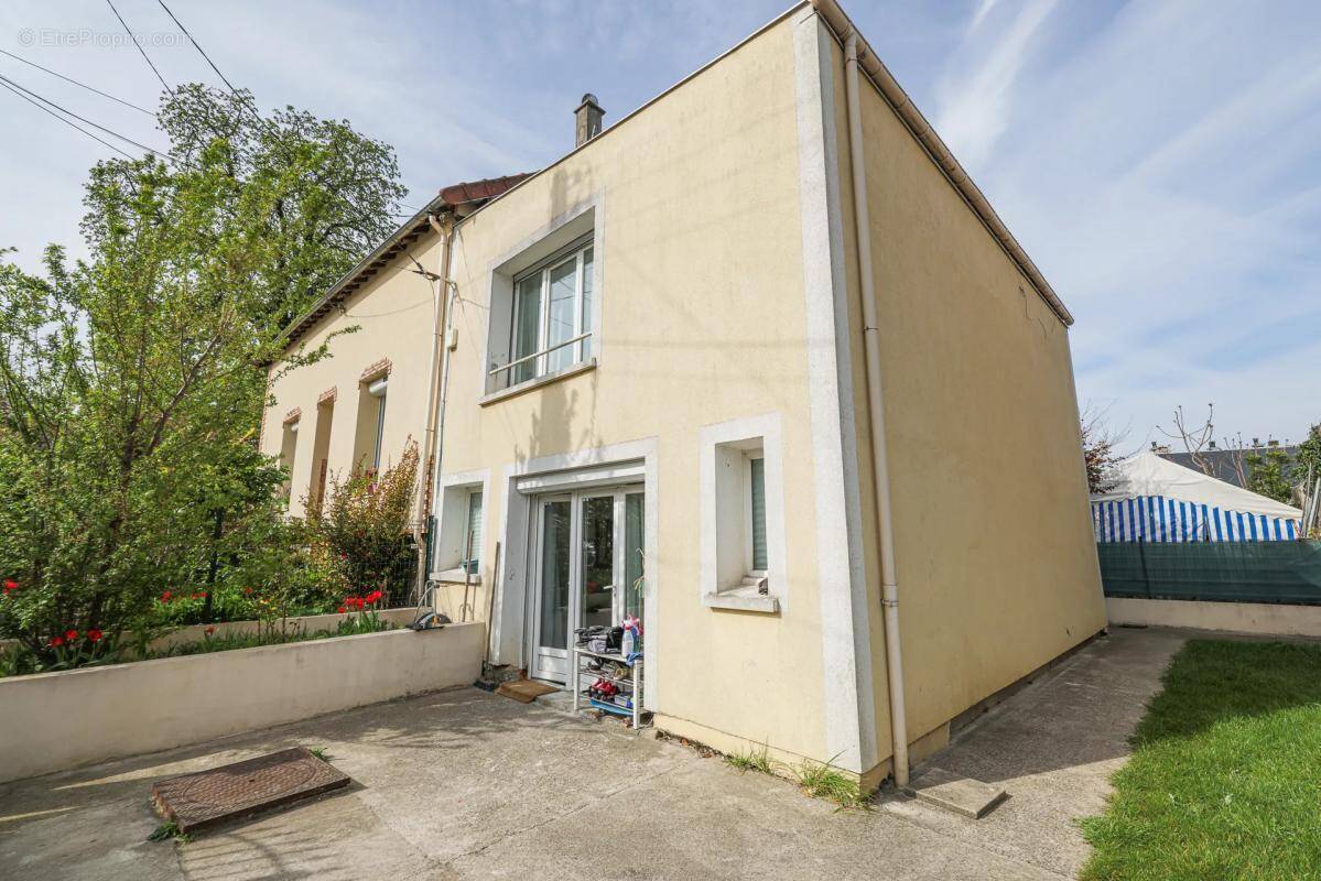 Maison à VILLENEUVE-LE-ROI