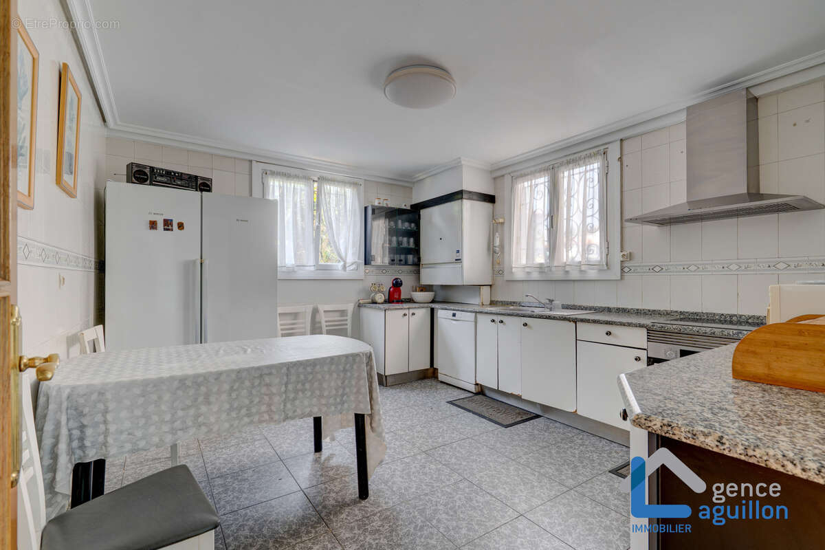Hendaye  belle maison  de 151 m2 avec fort potentiel - photo 7
