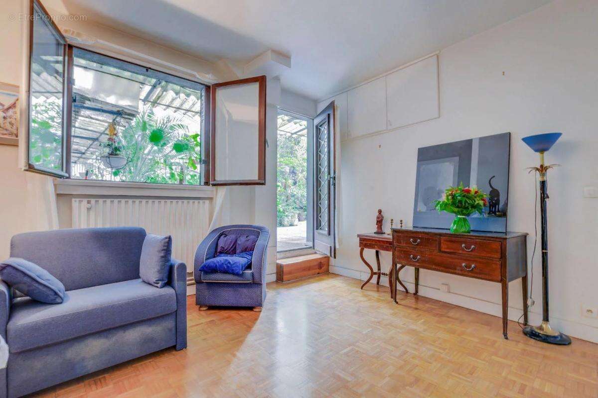 Commerce à PARIS-16E