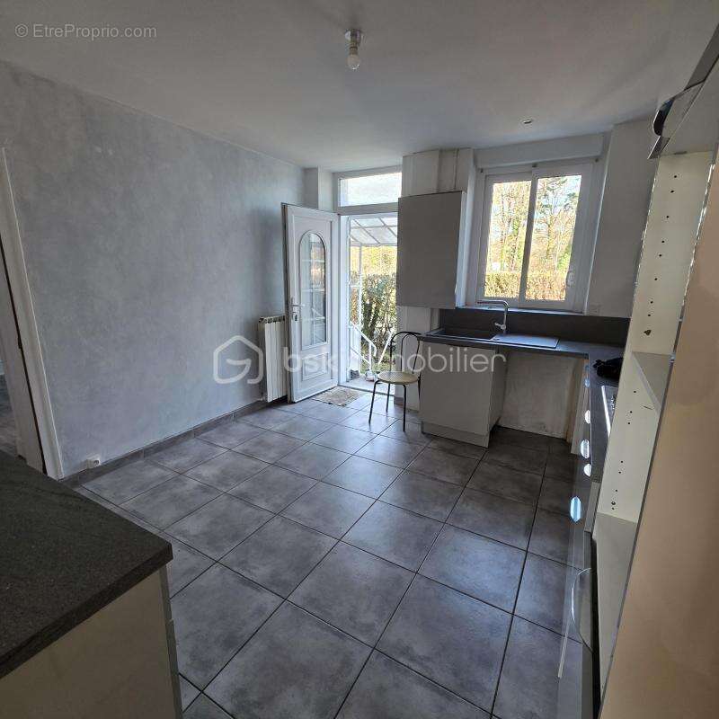 Exclusif, et à saisir … Maison de 104 m2 habitable en excellent état et sur un terrain de 1180 m2 environ plus dépendance de 32  - photo 3