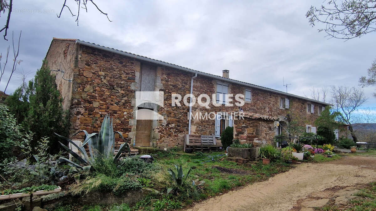 Sud Lodève, propriété en pierre193 m2 habitables plus dépendances, le tout sur 58 ha - photo 11