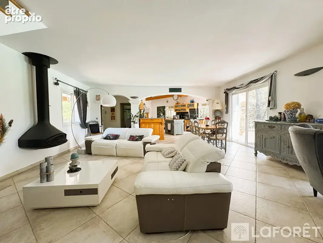 Villa Saint Zacharie 157 m²  6 chambres - photo 4