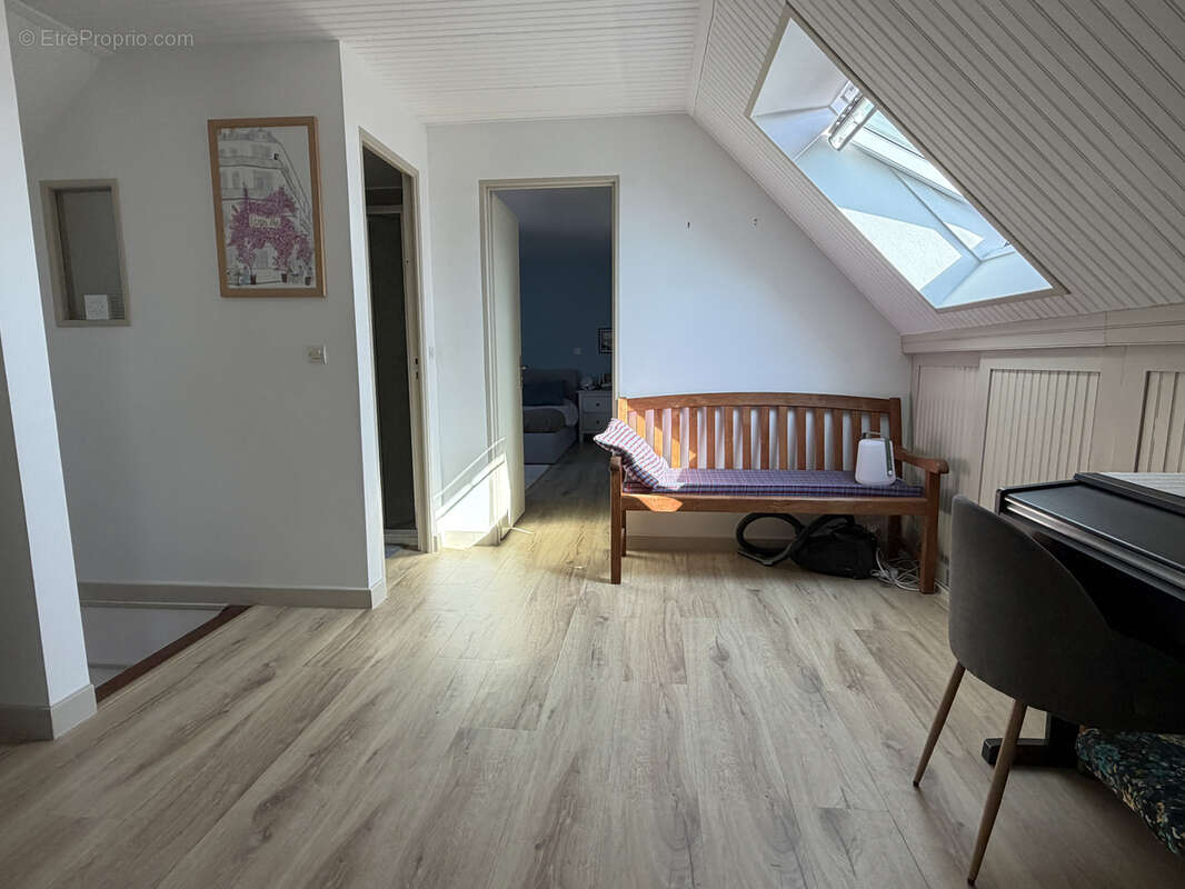 Joli pavillon en bon état, 5 chambres, terrain clos, proche du centre ville - photo 15