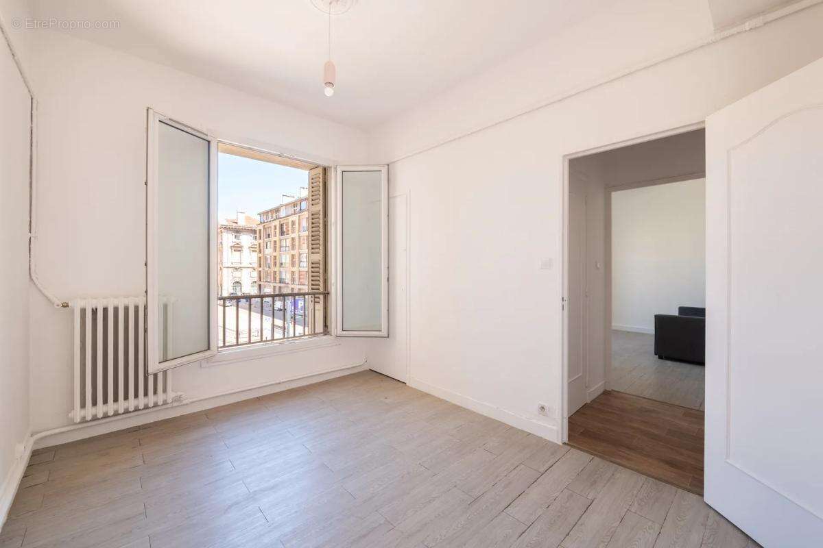 Appartement à MARSEILLE-2E