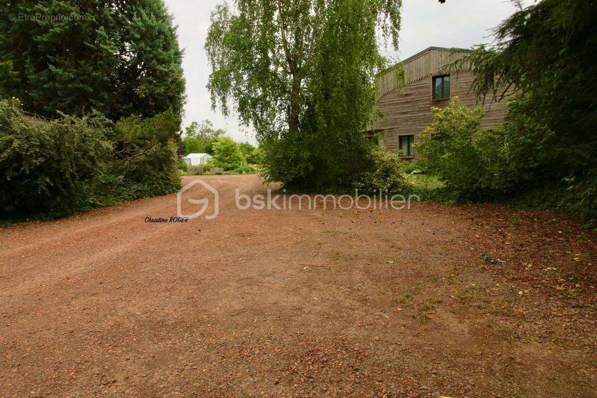 Ferme au carré de caractère avec habitation familiale, revenus locatifs et dépendances – Parcelle de 7 848 m² - photo 11